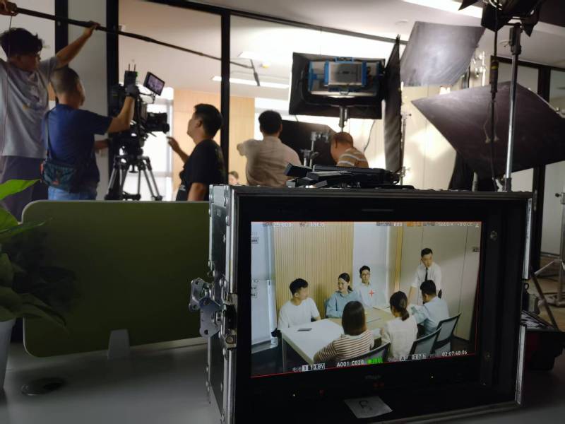 沁水县TVC拍摄公司：科技产品视觉化大师，诠释未来感与功能美学